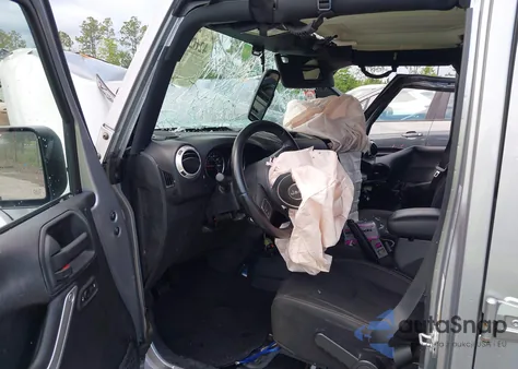 2016 Jeep Wrangler Unlimited Sahara z USA, uszkodzony, nr VIN 1C4BJWEG3GL240859